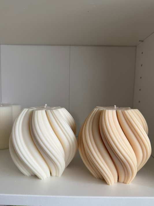 Large Swirl Candle